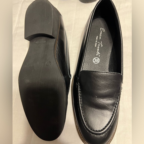 Enzo Tesoti Women's Loafer Size 38/7.5-8 Black Leather Slip-On EUC - Picture 3 of 10